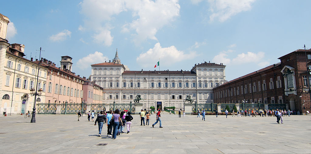 Piazza Castello, en.wikipedia.org