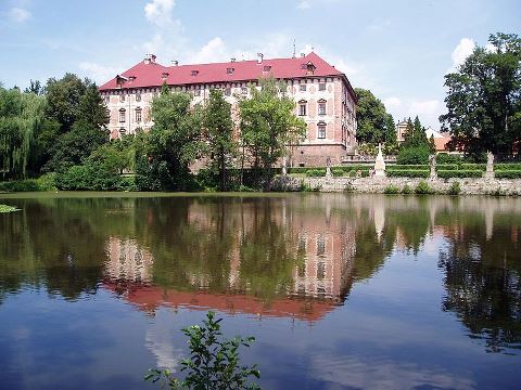 Pohled na zámek Libochovice