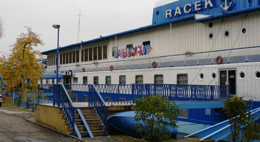 Botel Racek