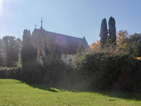 Kostel v Levém Hradci-pohled z dálky